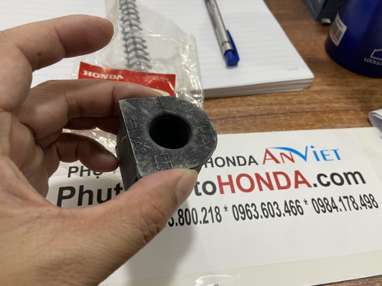 Cao su ốp cân bằng trước xe Honda CRV